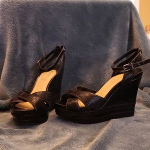 Gianni Bini black wedges